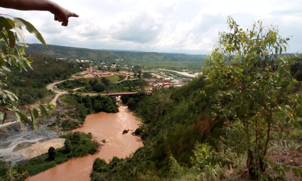 Les agriculteurs rwandais espèrent obtenir des gains d’irrigation grâce au projet hydroélectrique de Rusumo, malgré les problèmes de la pollution