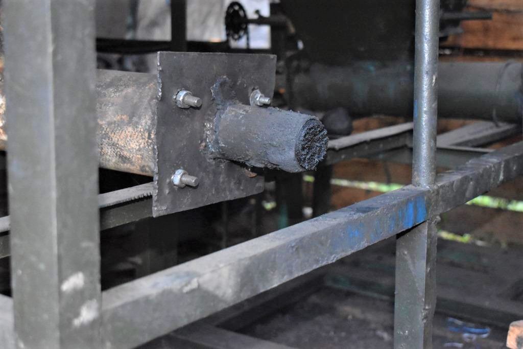 Briquettes manufacturing machine