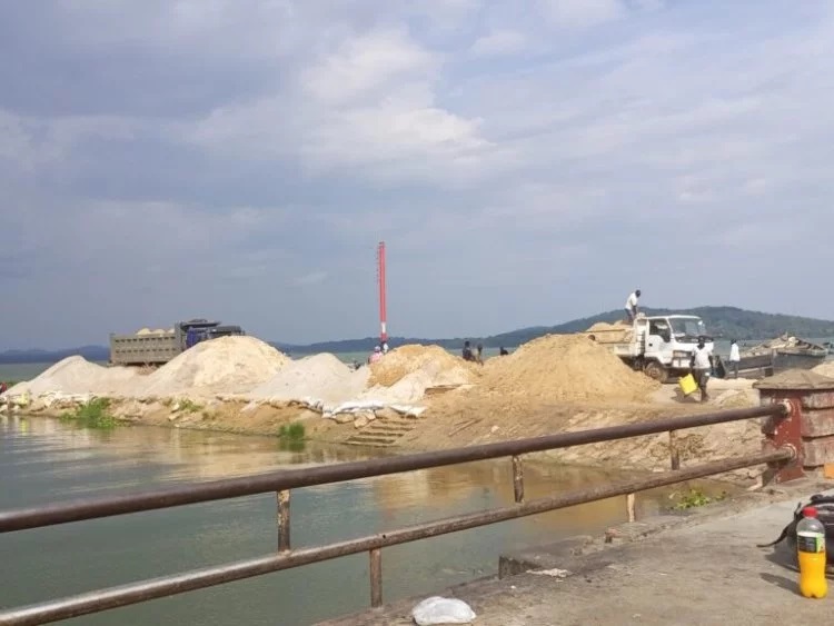 trucks ferrying sand