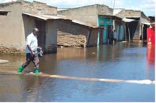 Man entering house in Katonga floods