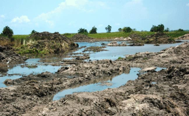 Sand mining in Lwera