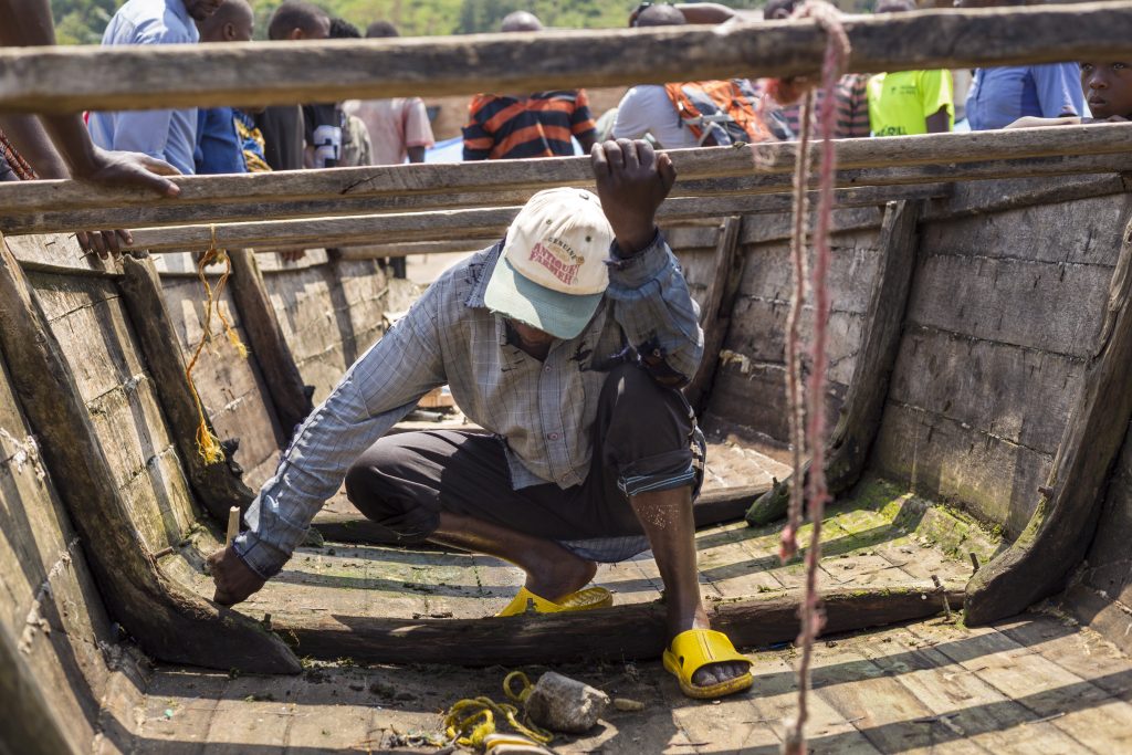 Mkiwa medning a boat