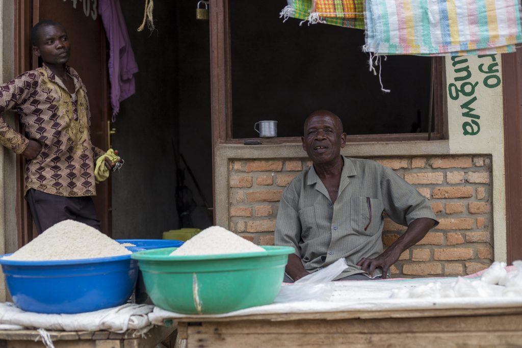 Rice sellers at Gitaza beach