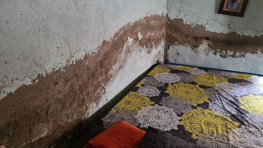 A cracked wall 2