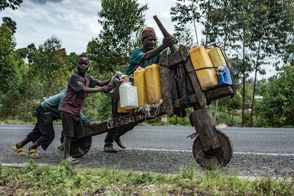 Andre carrying water