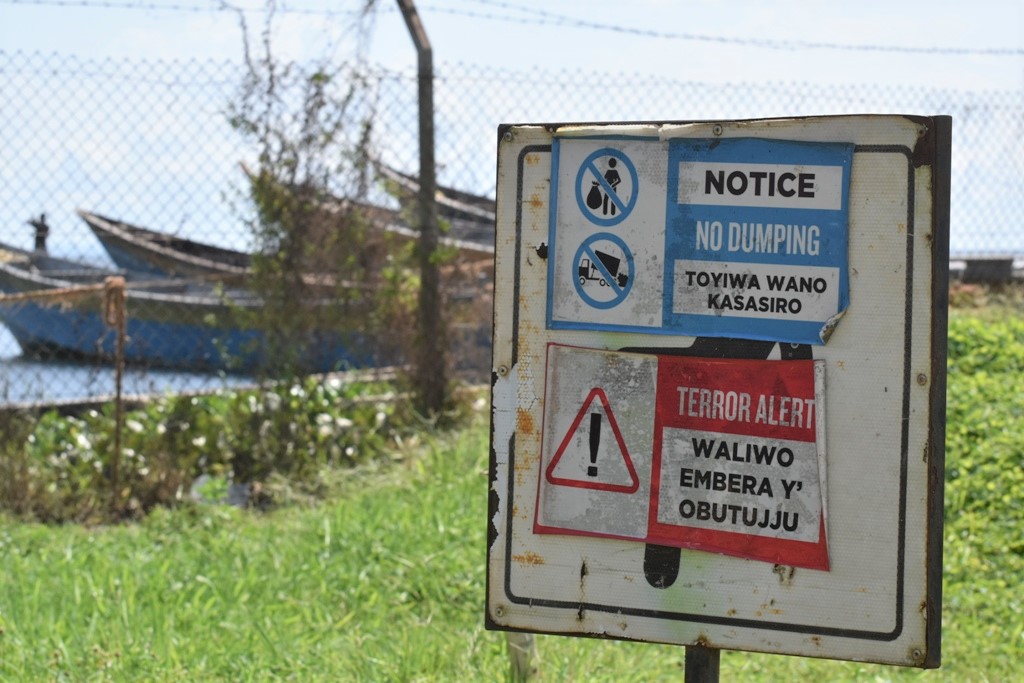 A sign post at Bukakata Ferry docking station cautioning passengers not to litter waste 2