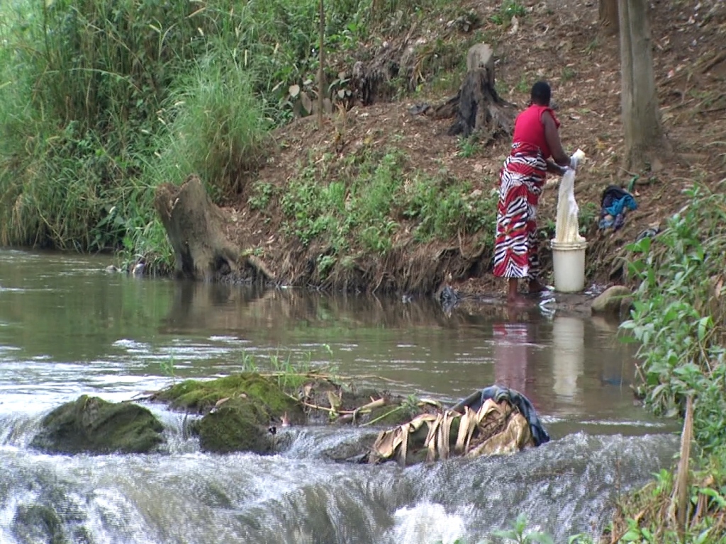 Copy of A woman washing her clothes along Rivier Mpanga in Fort Portal Tourism City in western Uganda. By Joel Kaguta 3