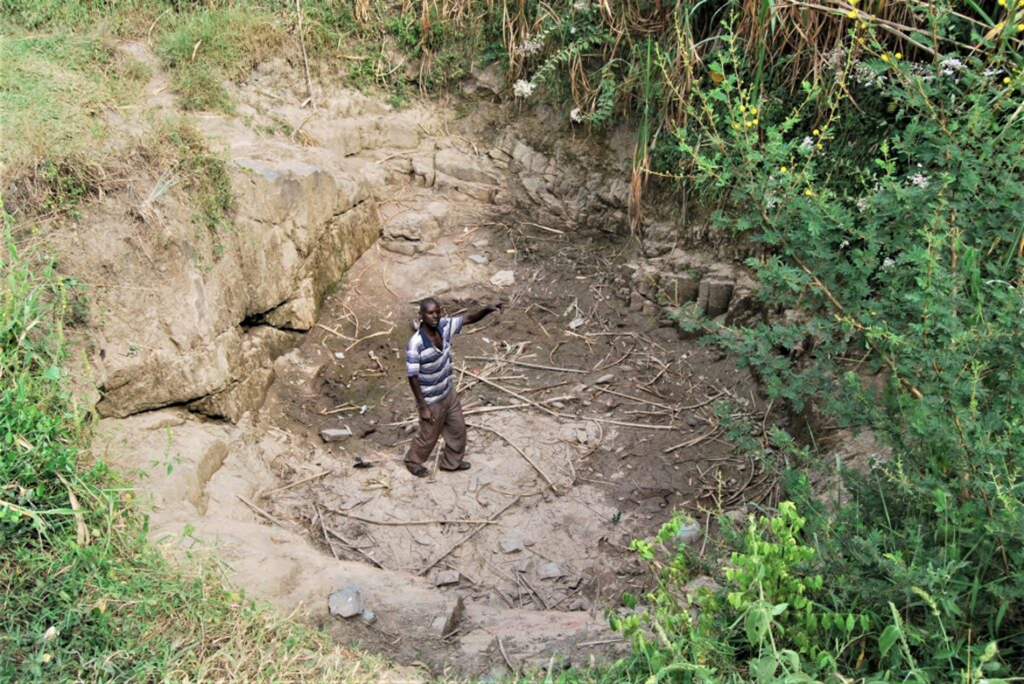 A dry shallow well in Isingiro district. Photo by Fredrick Mugira 1024x685.jpg